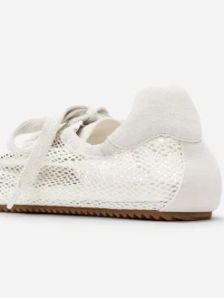 Sneaker aus Spaltvelours und Mesh
