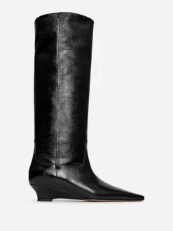 Stiefel aus glänzendem Leder