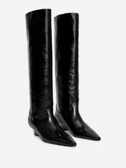 Stiefel aus glänzendem Leder