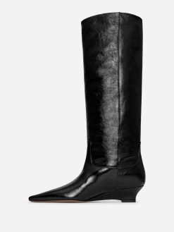 Stiefel aus glänzendem Leder