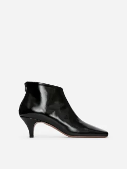 Stiefelette aus glänzendem Leder