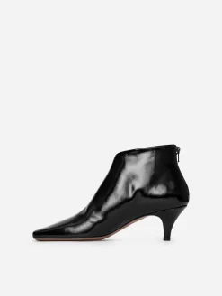 Stiefelette aus glänzendem Leder