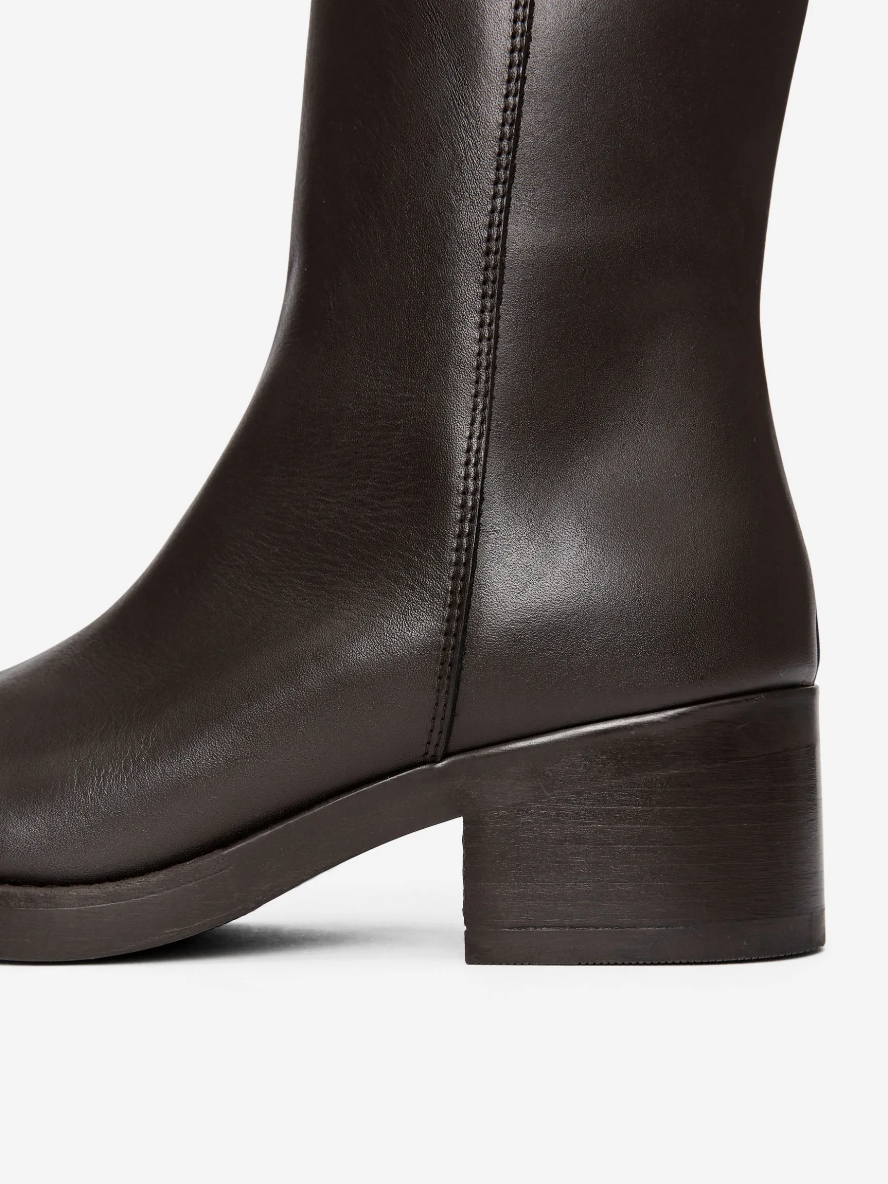 Stiefelette mit dicker Sohle