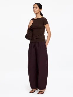 Stretch-T-Shirt mit U-Boot-Ausschnitt