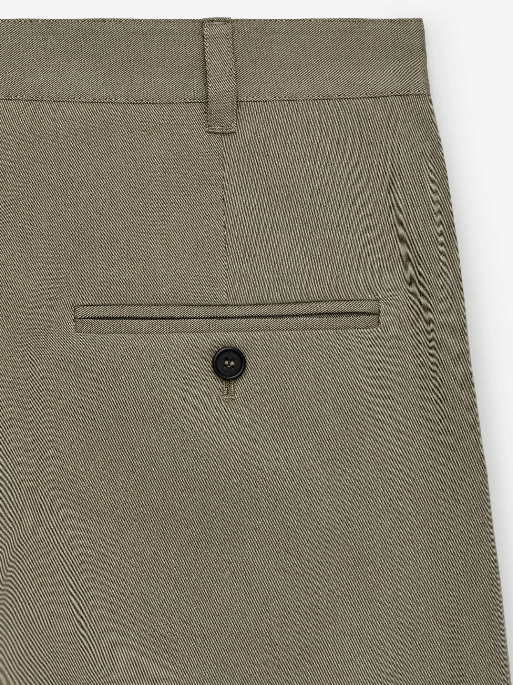 Taillierte Hose mit weiter Passform