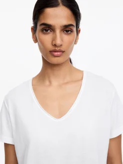 T-Shirt mit U-Ausschnitt