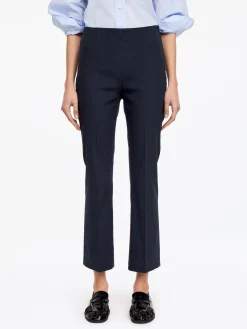Verkürzte, ausgestellte Hose