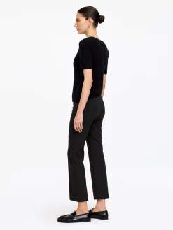 Verkürzte, ausgestellte Hose