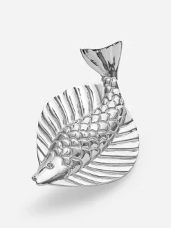 Versilberte, fischförmige Brosche