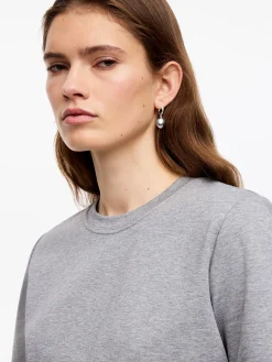 Versilberte Hoops mit Anhängern