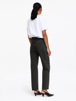 VIOLET Tapered Jeans