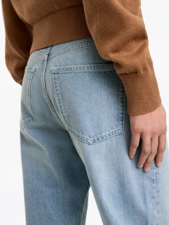 VIOLET Tapered Jeans